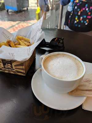 La Lucha Sangucheria