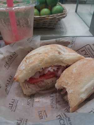 La Lucha Sangucheria