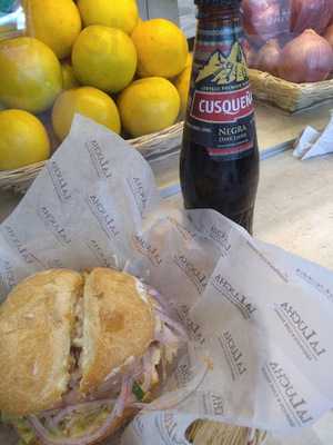 La Lucha Sangucheria