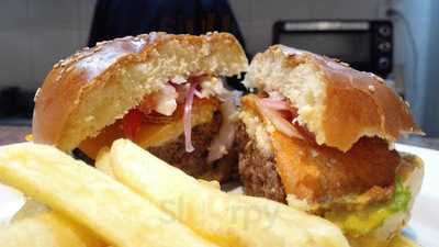 El Rescate Burger Restobar