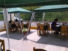 Mister Oink Chicharroneria