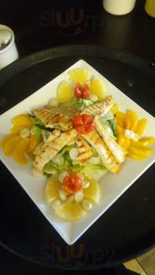 Los Caporales Chicken & Grill