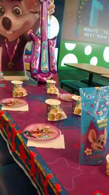 Chuck E Cheese