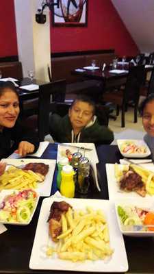 Cesar's Grill, Bar & Restaurant