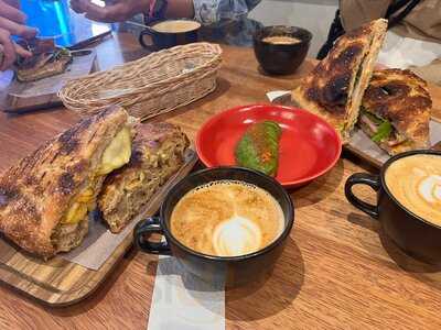 Cercanía Pan Y Café