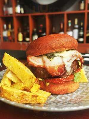 21.02 Resto & Lounge - Dazzler San Isidro