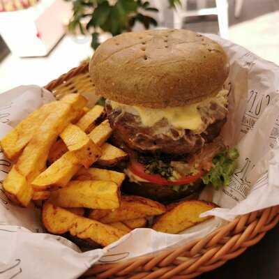 21.02 Resto & Lounge - Dazzler San Isidro