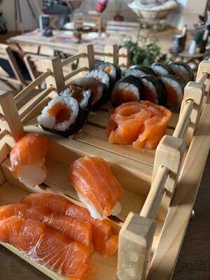 Chikara Sushi - Carajo Lounge Café