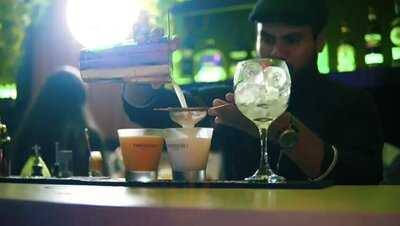 Viringos Bar & Eatery