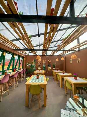 Flora Brunch & Coffee