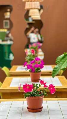 Flora Brunch & Coffee