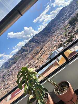 Coca Resto Lounge Bar