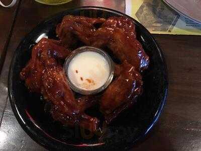 Gibb's Hot Wings