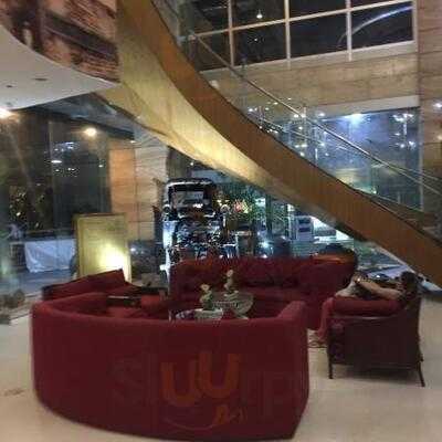 Glo Cafe & Restaurant