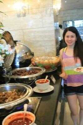 Glo Cafe & Restaurant