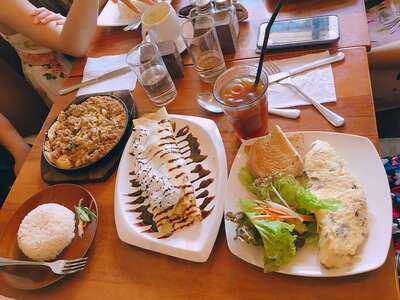 Yolk Coffee And Breakfast