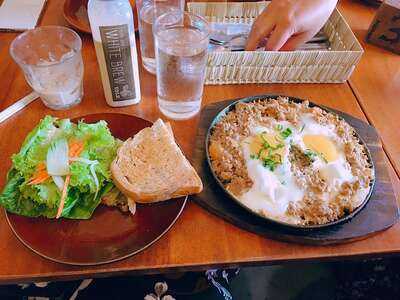 Yolk Coffee And Breakfast