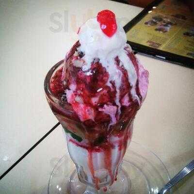 Ice Castle Halo-halo And Ice Cream House