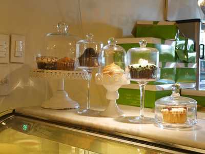 Leona Cakes & Pastries