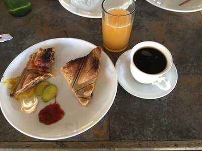 Bogsers By The Sea - Seafood Restaurant And Tiki Bar