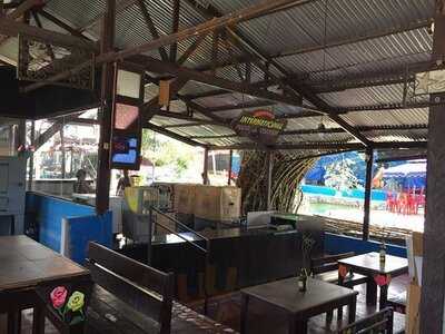 Bogsers By The Sea - Seafood Restaurant And Tiki Bar