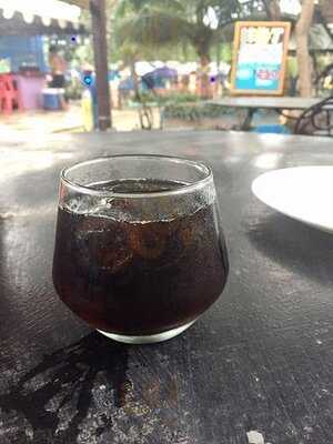 Bogser's Restaurant And Tiki Bar