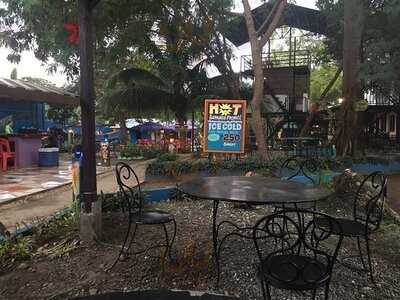 Bogser's Restaurant And Tiki Bar