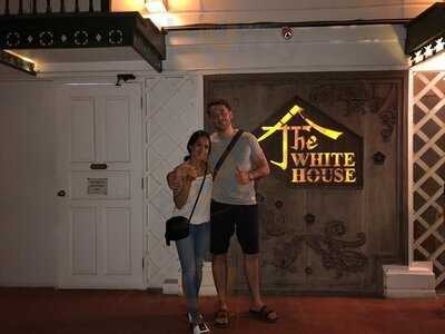 The White House Fusion Cuisine And Wine Lounge