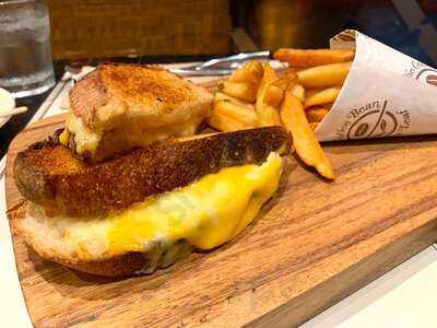 26th Street Bistro By The Coffee Bean & Tea Leaf