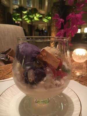 The Lobby - The Peninsula Manila