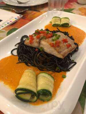 Larry's Cafe And Bar