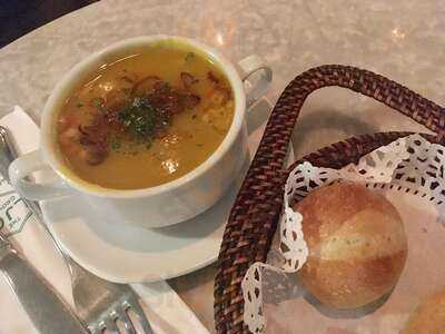 Larry's Cafe And Bar