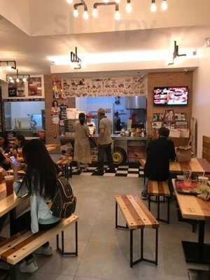 Harry's Cafe De Wheels