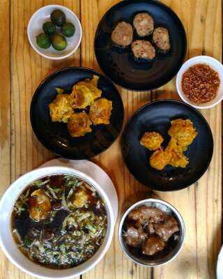 Greyson's Dimsum And Noodles