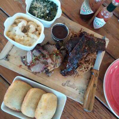 Smokin' Pig Legendary Rib Joint