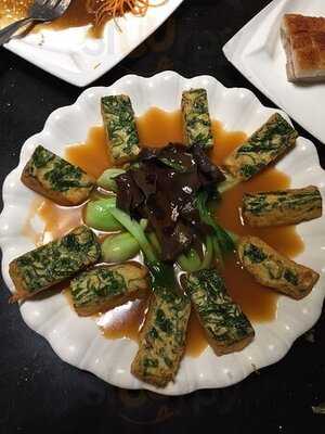 Lucky Rainbow Shark's Fin & Seafood Restaurant