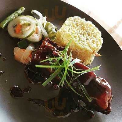 Raduno Cafe And Resto