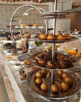 Lamisaan Dining & Bar