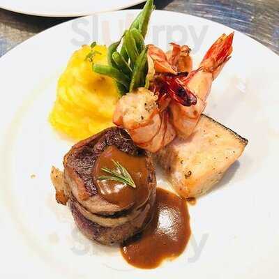 Lamisaan Dining & Bar