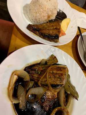 R & B Cafe And Library