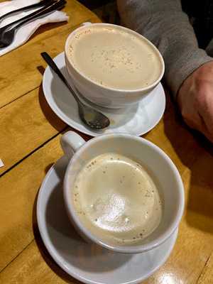 R & B Cafe And Library