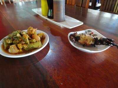 Jencas B4 Laiya Lomi N Food House