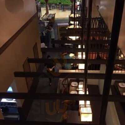 Mesa Filipino Moderne