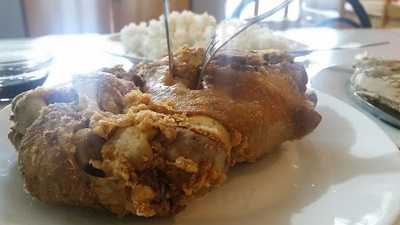 Crispy Pata Sa Candelaria