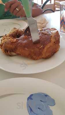 Crispy Pata Sa Candelaria