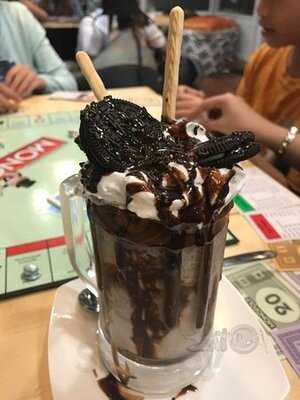 Crossroad Puzzle: Interactive Lounge