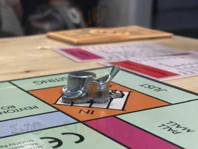 Crossroad Puzzle: Interactive Lounge