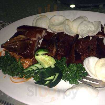 Lucky Rainbow Seafood Restaurant