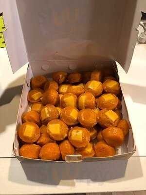 Rocha's Puto And Kutsinta