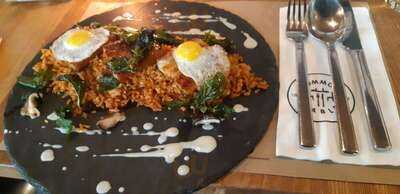 Common Table Salcedo